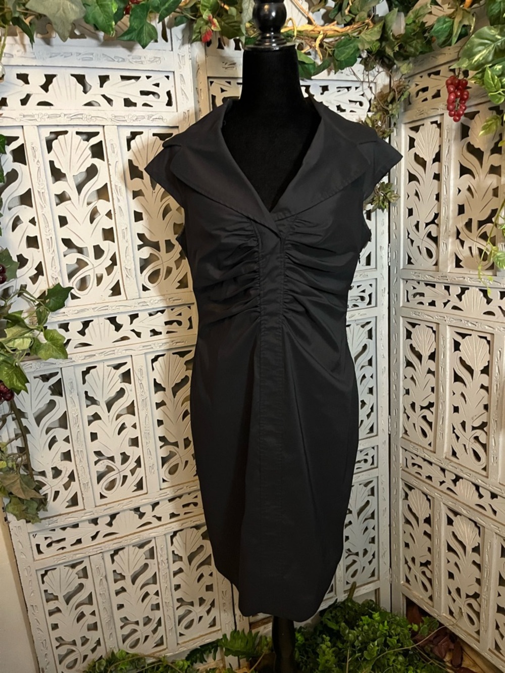 ADRIANNA PAPELL BEAUTIFUL BLACK SLEEVELESS & RUCHED TUXEDO STYLE MIDI DRESS